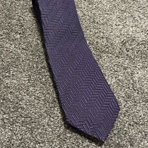 Giorgio Armani / 83% Silk Purple Chevron Pattern Tie – Made in Italy